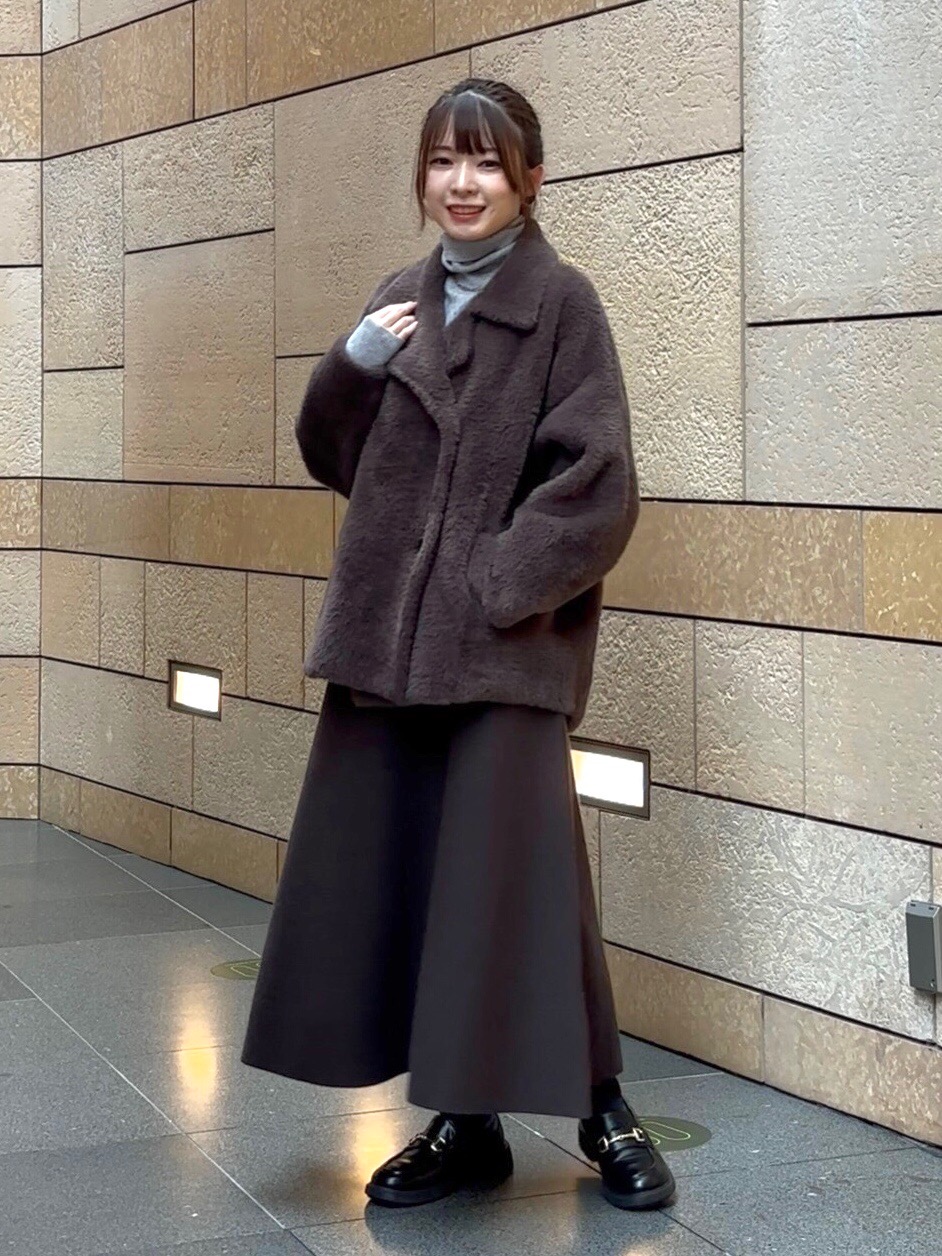 フェザーヤーンニットコート」の着用コーディネート| プラステ