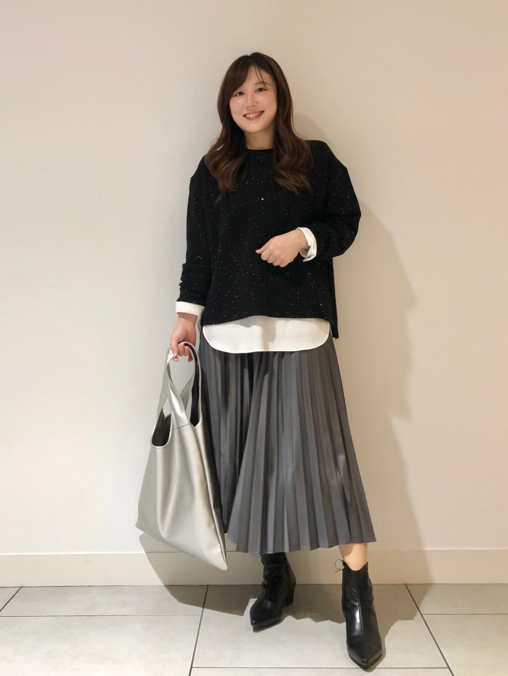 ウールミックススムースVネックセーター、サテンイレギュラーヘム