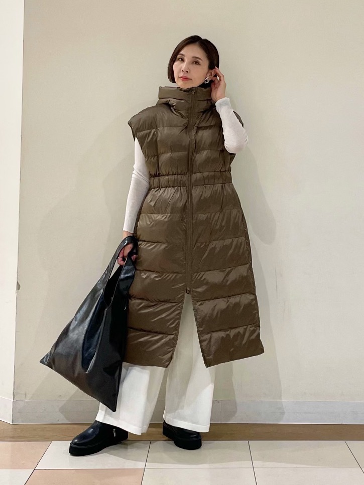 ブラウン×ホワイトのコーデ