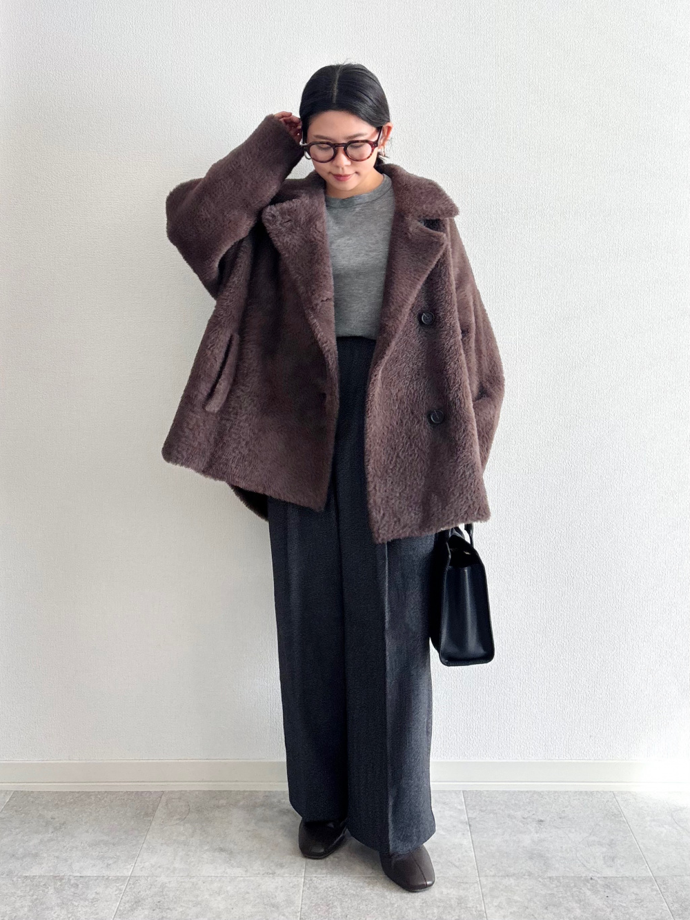 フェザーヤーンニットコート」の着用コーディネート| プラステ