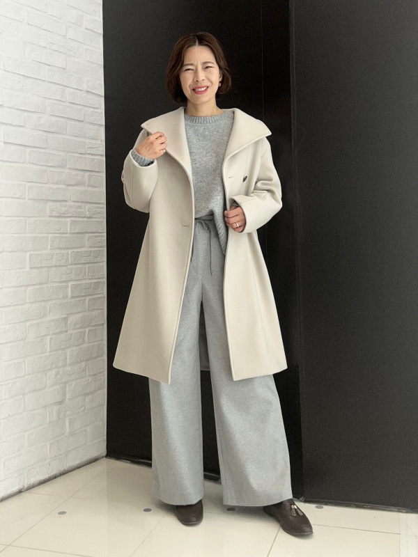 ウールモッサ2WAYスタンドカラーコート（レディース）の着用