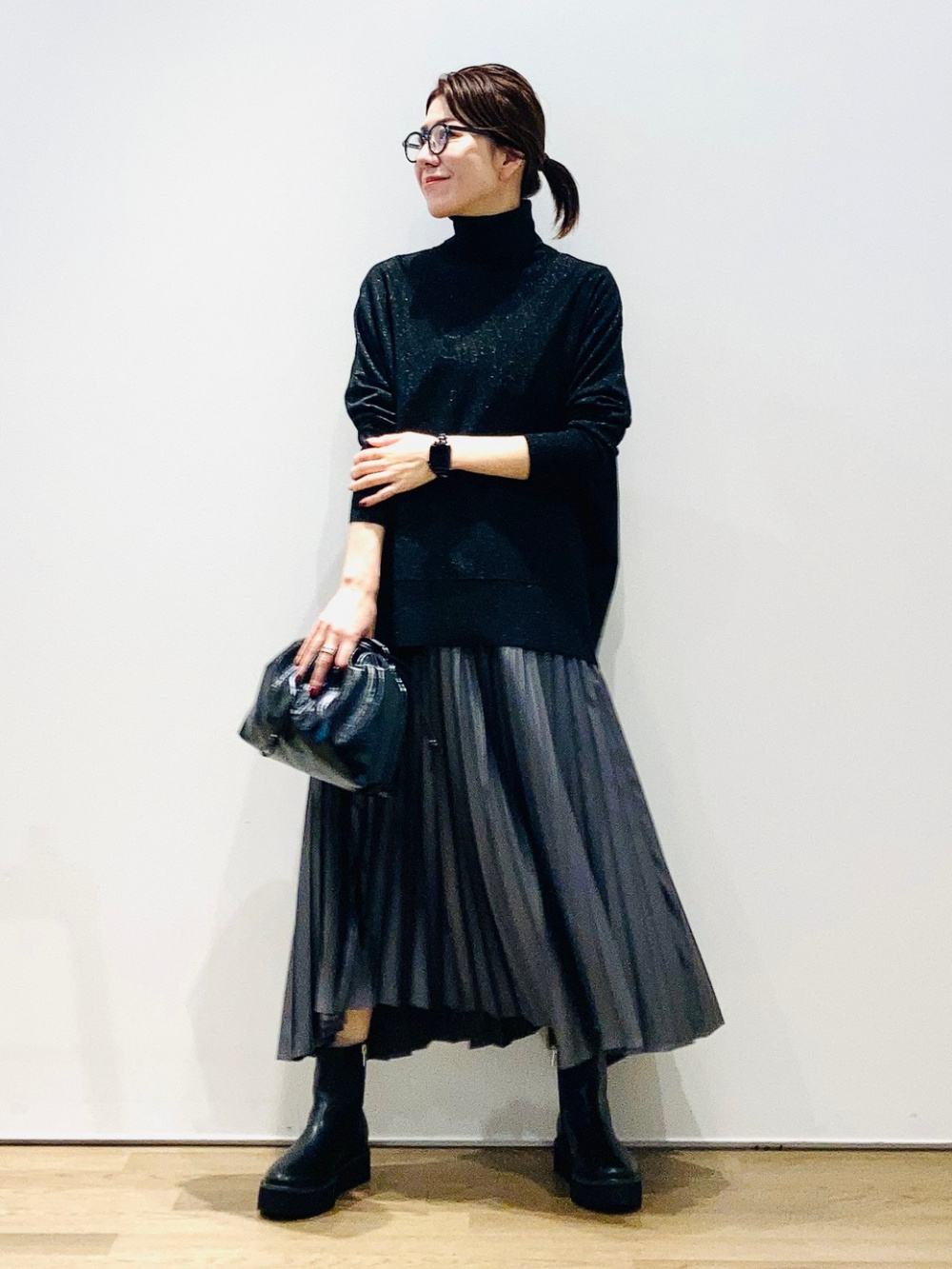 ニットフレアワンピース、フェイクファーストール」の着用