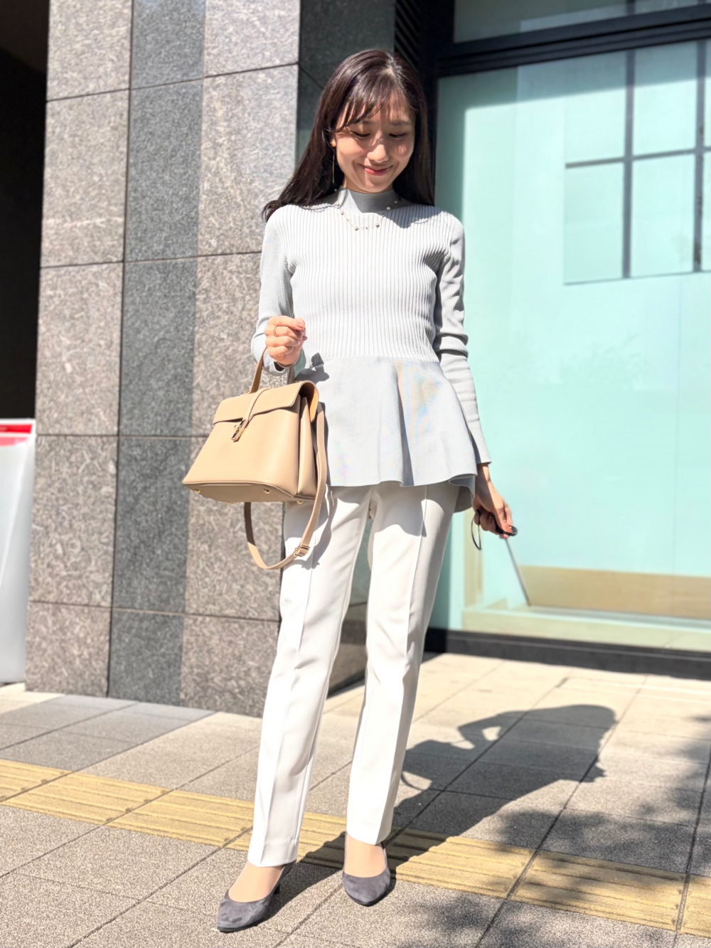 ホールガーメント®ニットペプラムセーター」の着用コーディネート