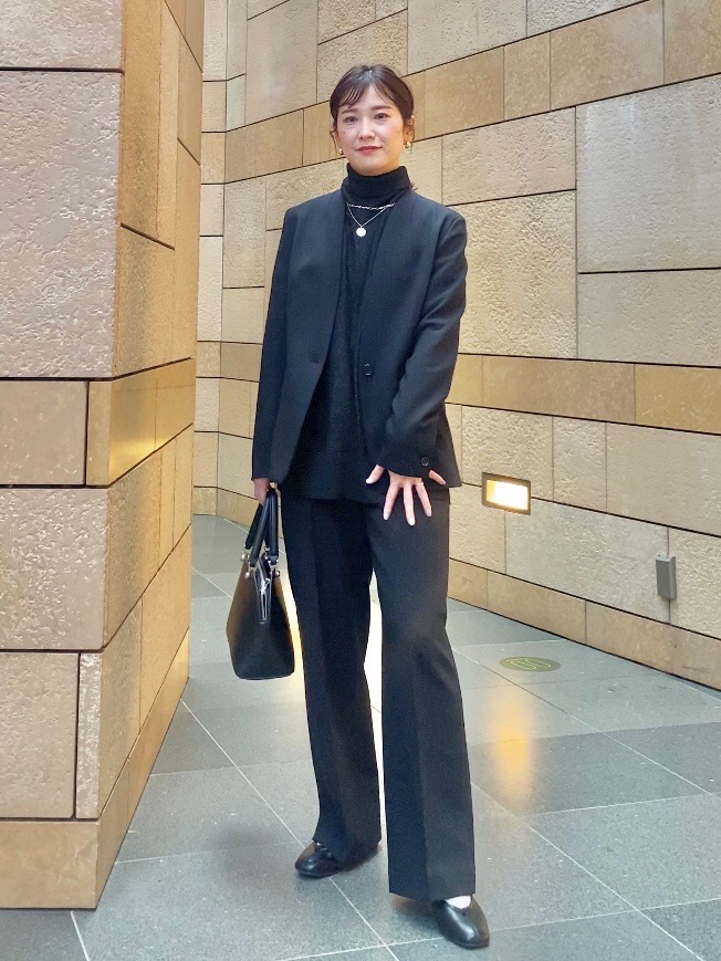 ツイードペプラムジレ、トリアセブレンドテーパードパンツ」の着用