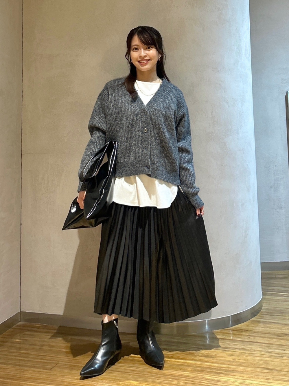 【新品同様】PLST サテンイレギュラーヘムプリーツスカート PLST(プラステ)公式 | サテンイレギュラーヘムプリーツスカート