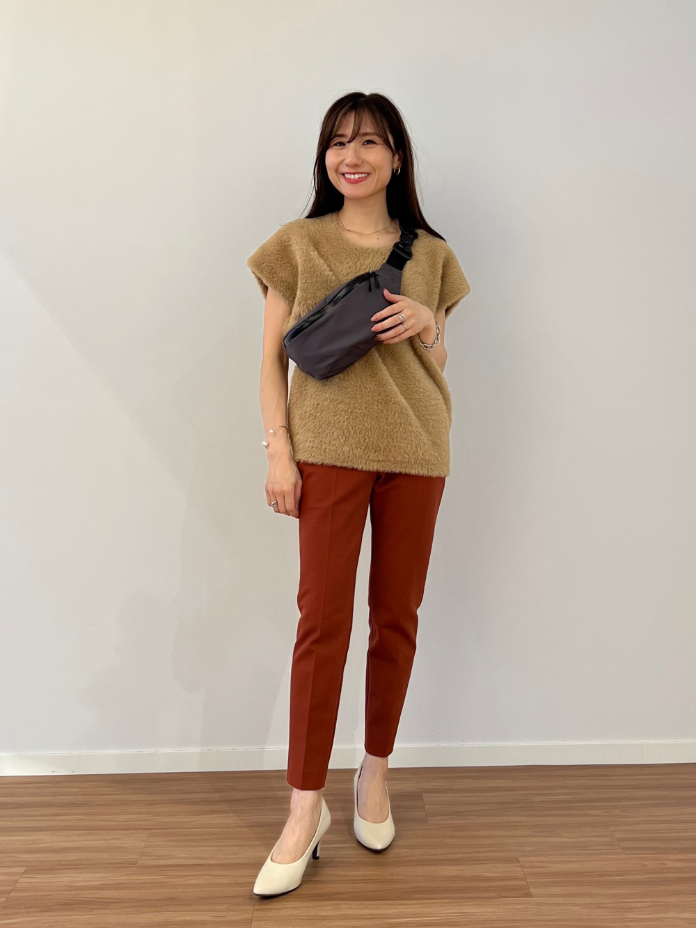 ツイードミドルジャケット、2WAYボウタイワンピース（長袖）」の着用