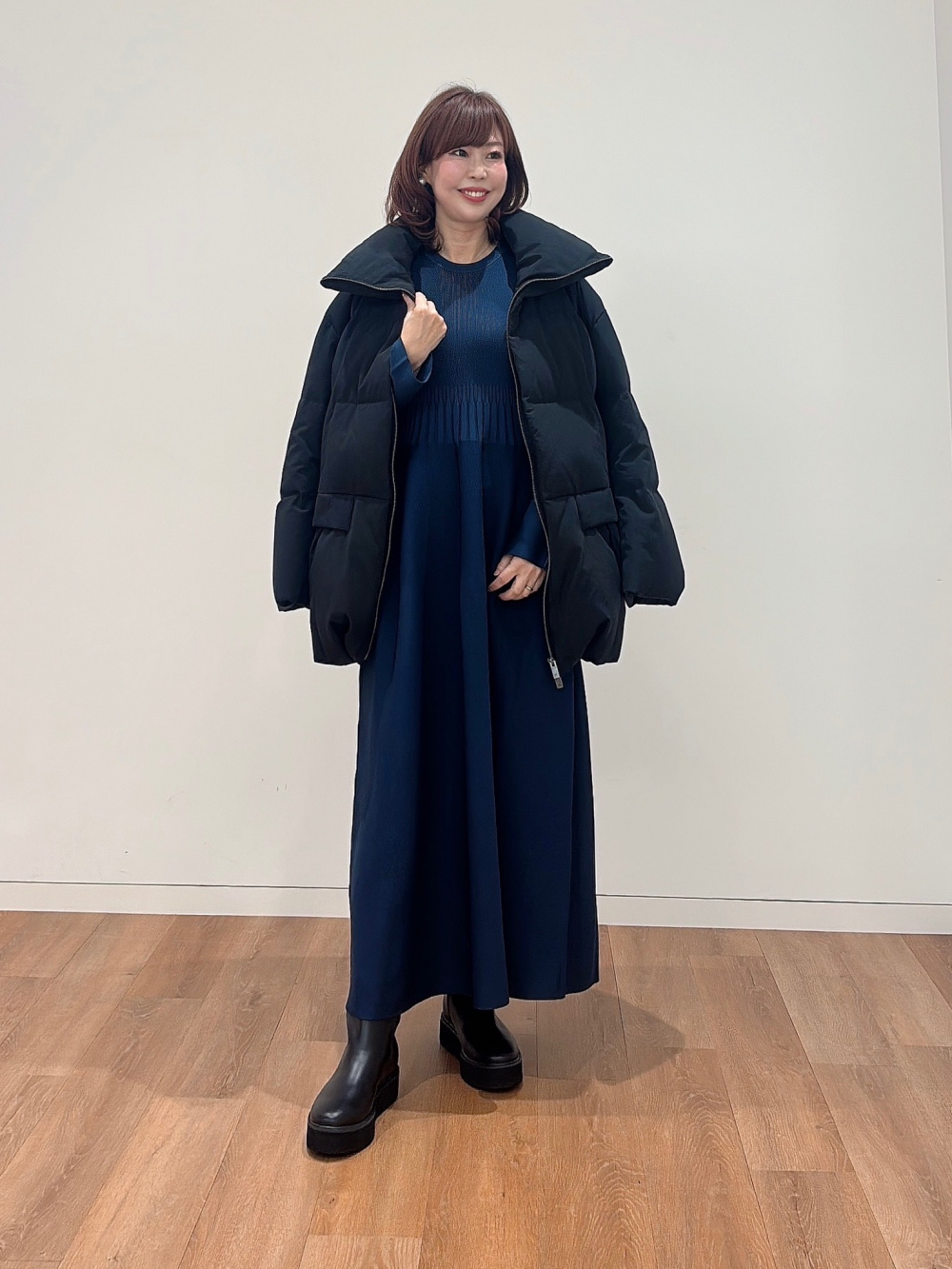 ウールブレンドオーバーサイズジャケット、ニットフレアワンピース」の