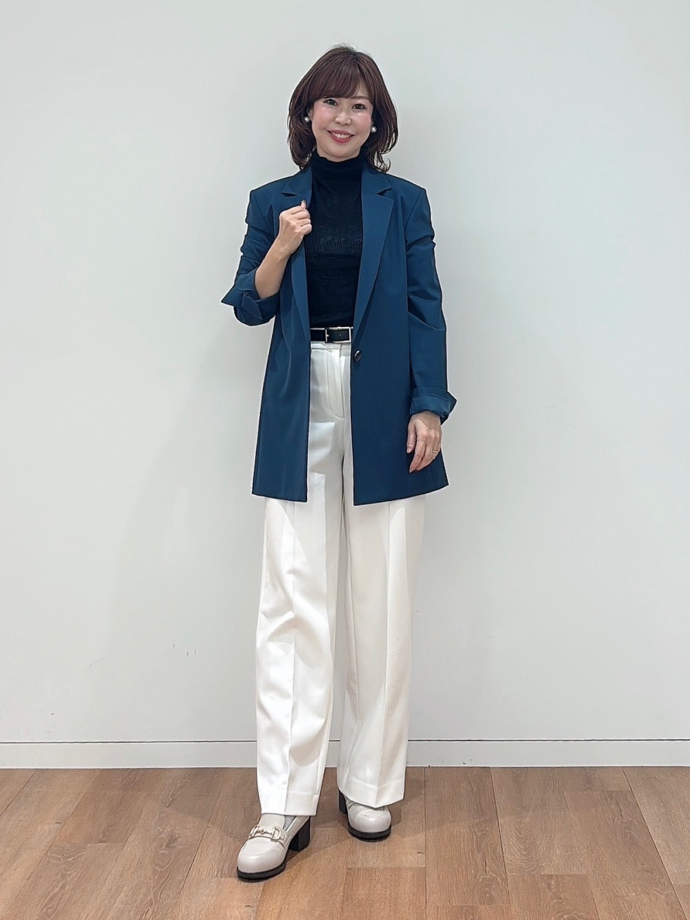 ウールブレンドオーバーサイズジャケット、ニットフレアワンピース」の