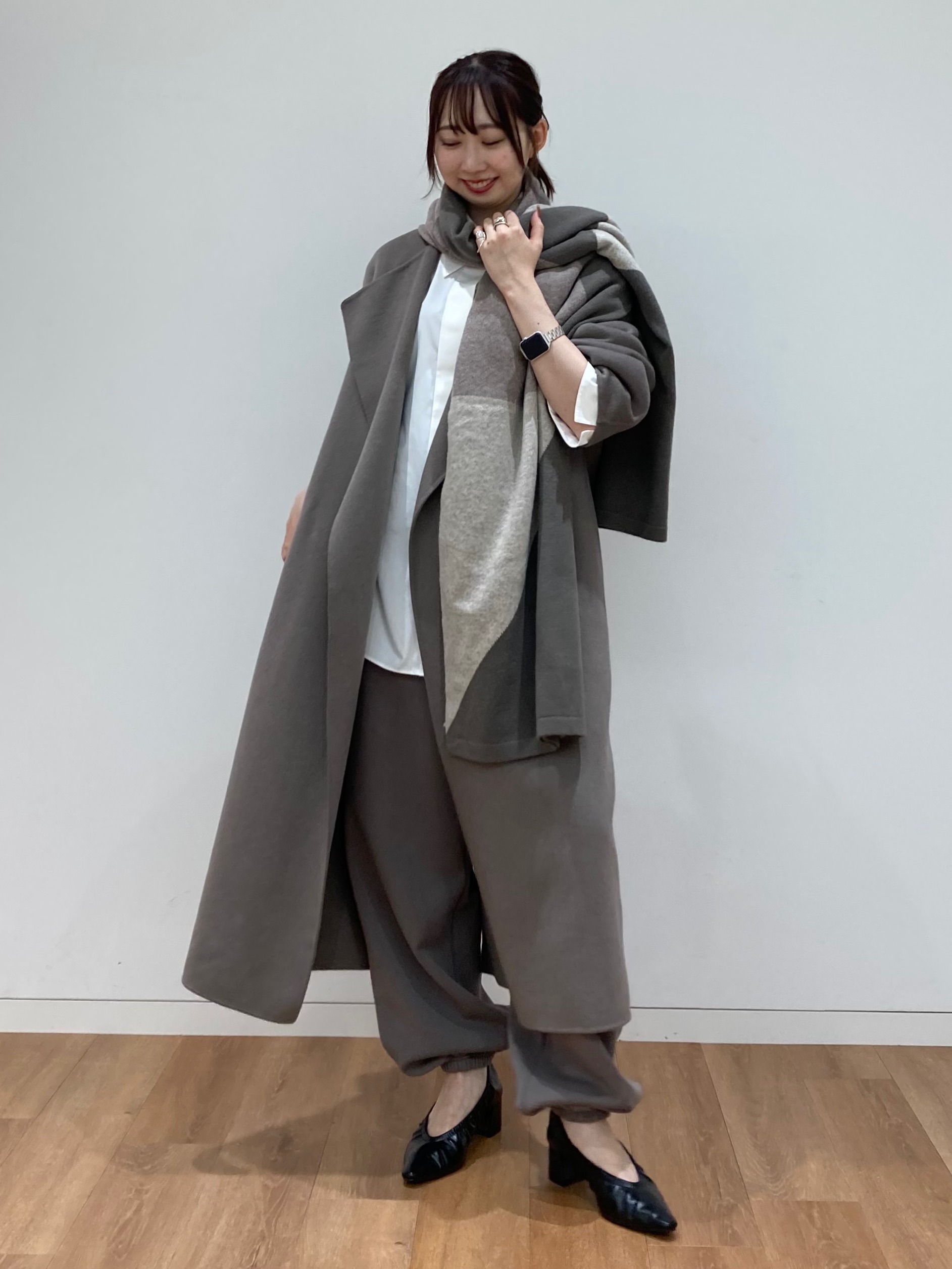 ウールコートを羽織ったコーデ