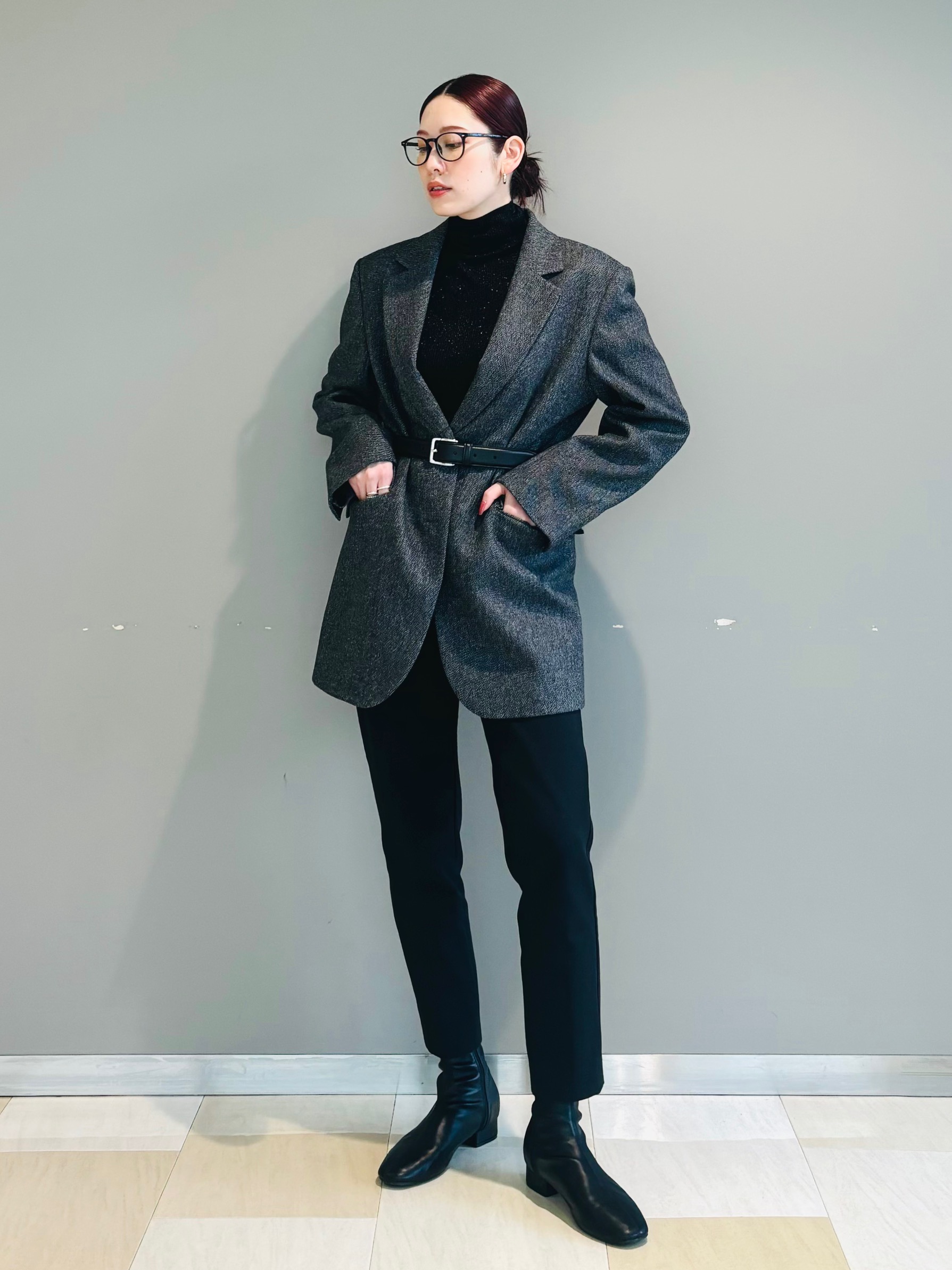 ウールのジャケットを羽織ったコーデ