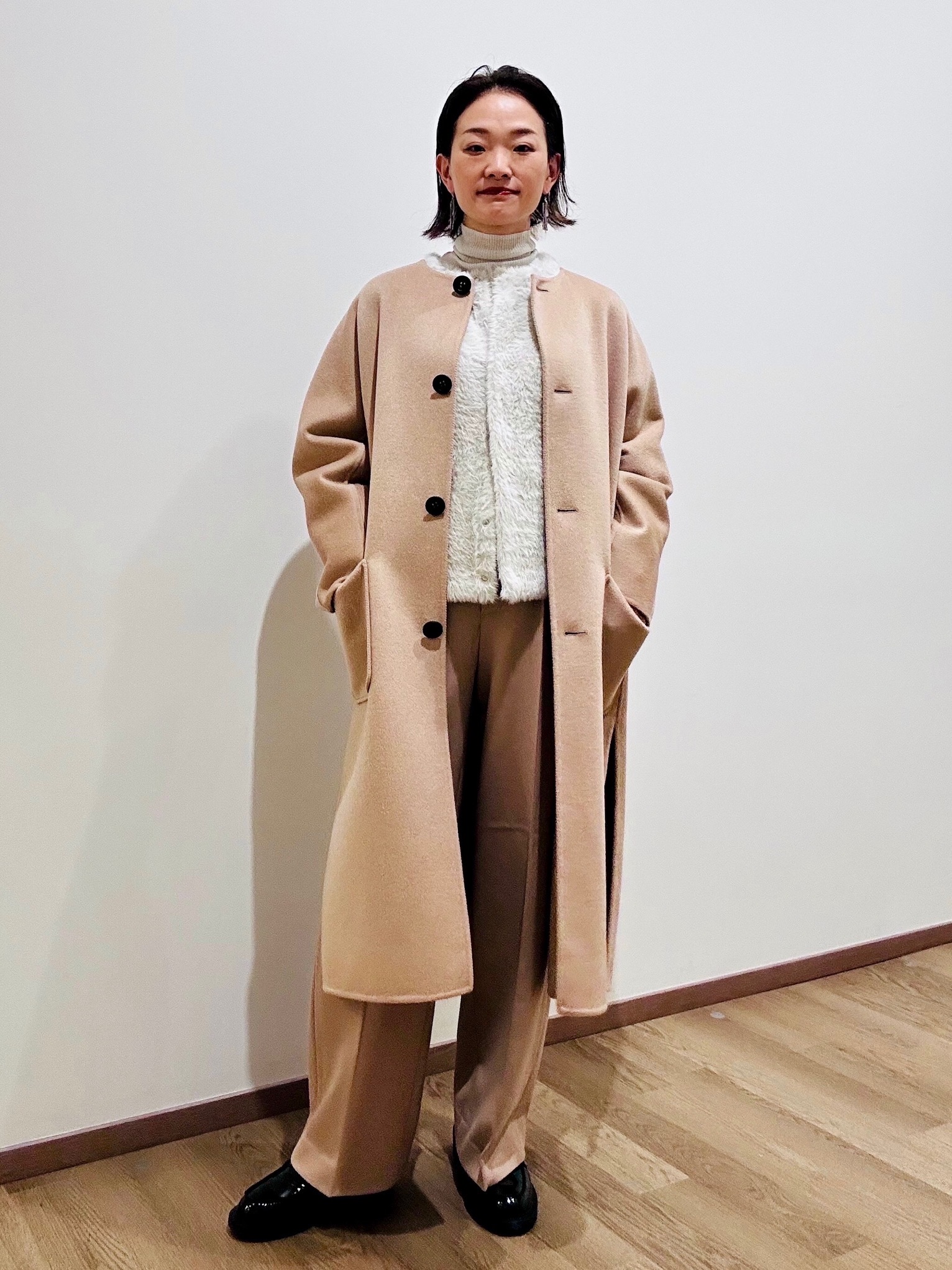 モカベージュ×ライトベージュの淡色ワントーンコーデ