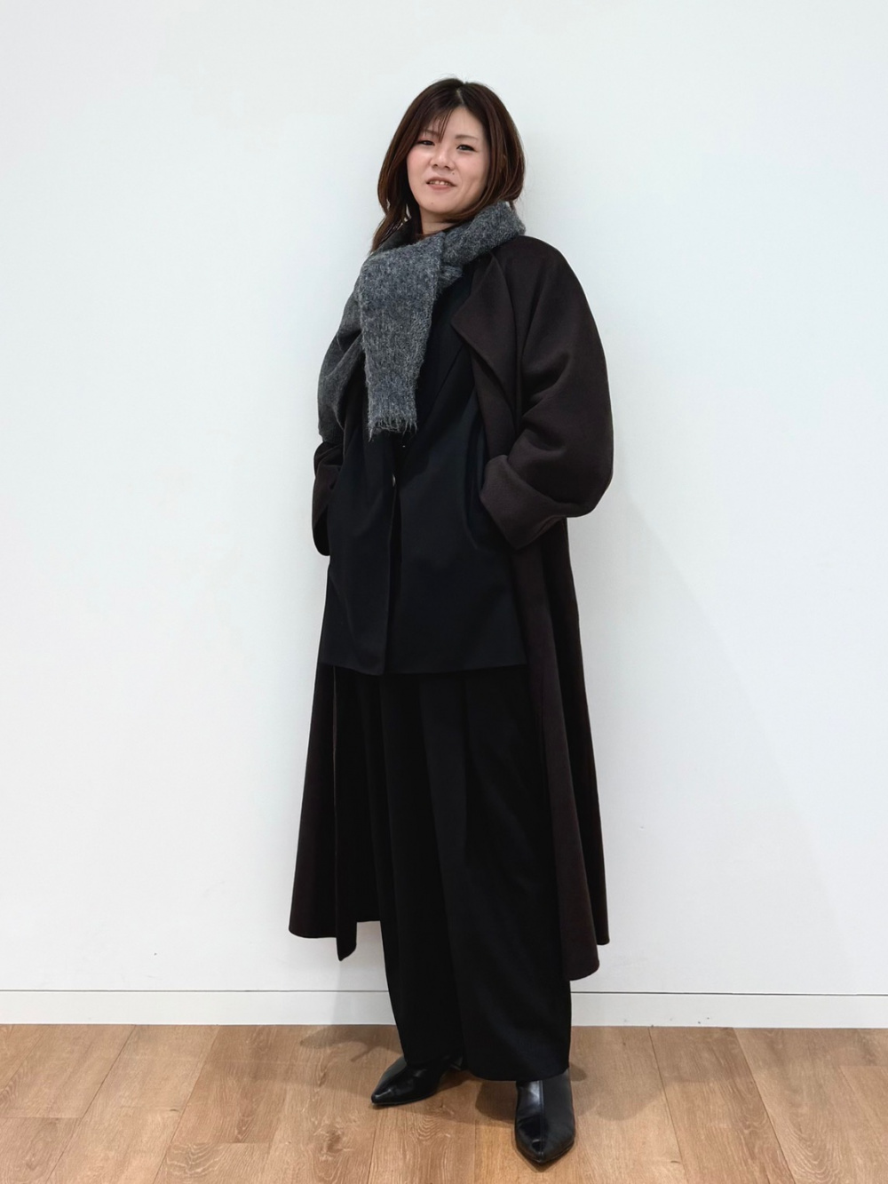 ウールブレンドオーバーサイズジャケット、ニットフレアワンピース」の