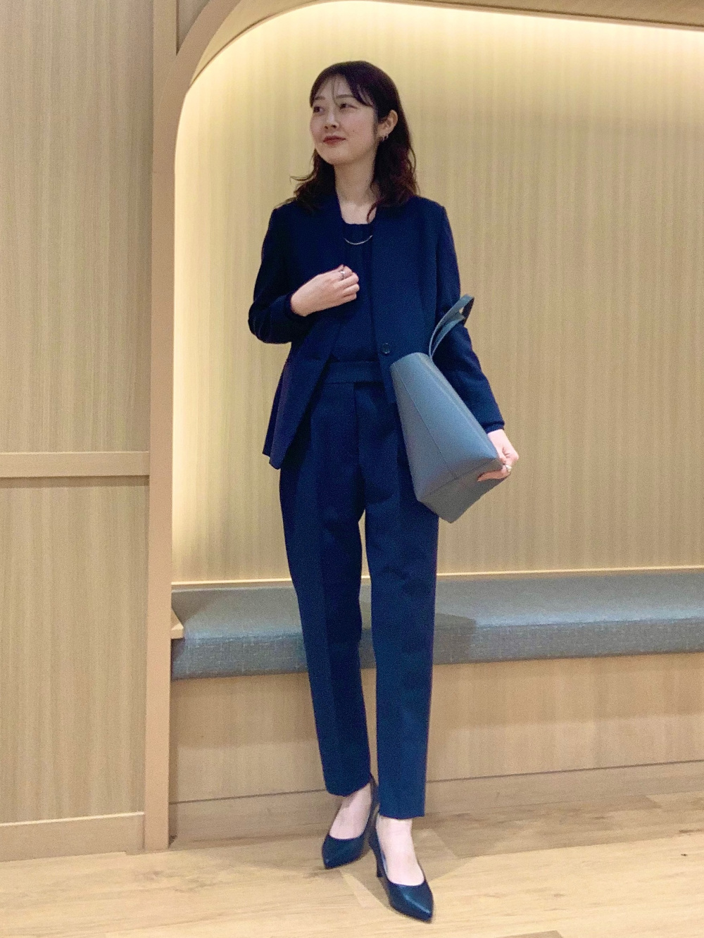 シアーハイネックプルオーバー（長袖）、Vネックベストパンツ