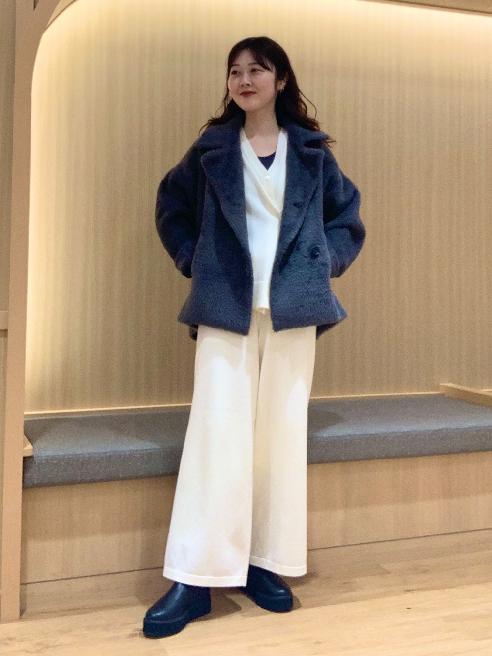 フェザーヤーンニットコート」の着用コーディネート| プラステ