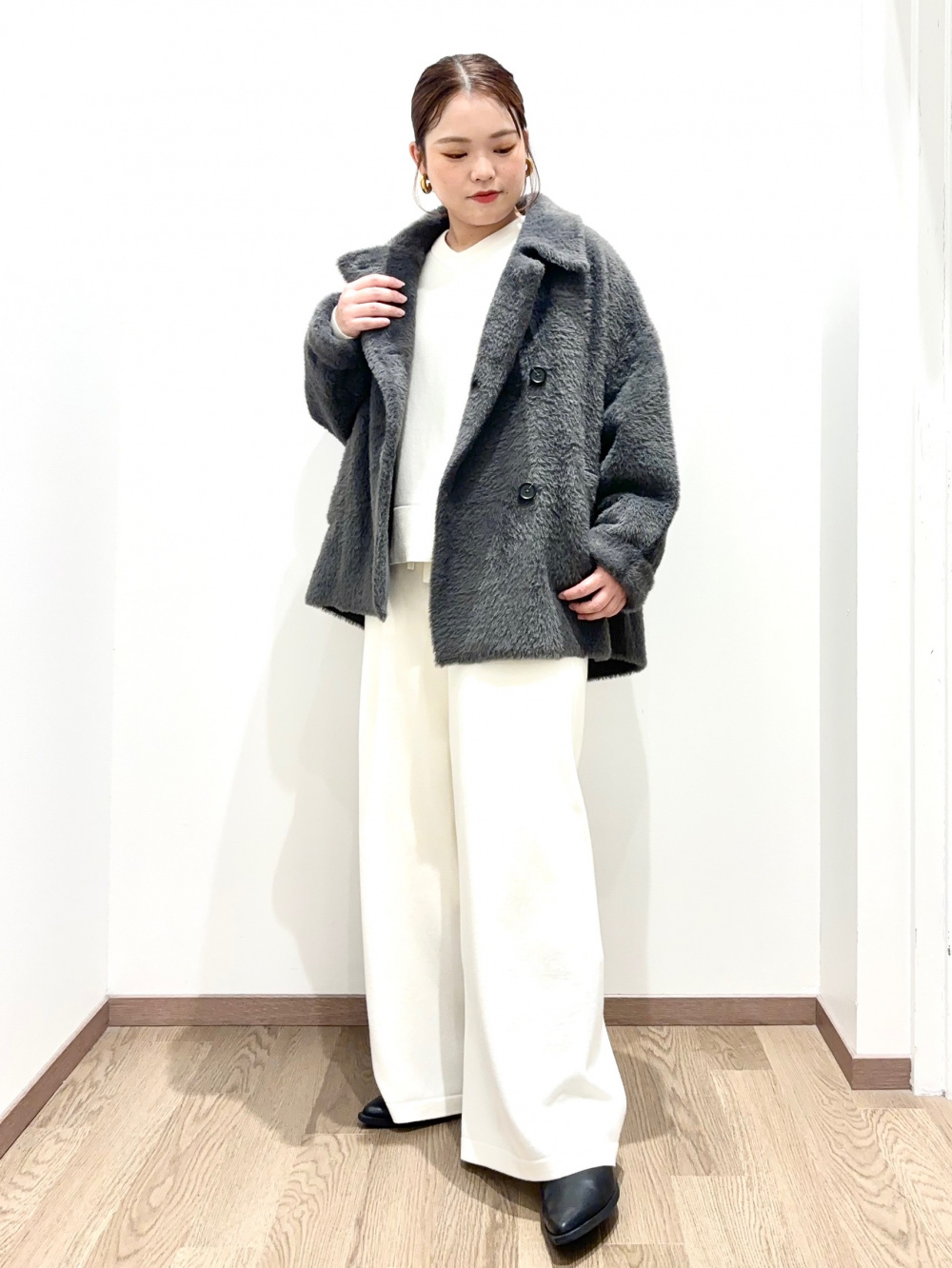 フェザーヤーンニットコート」の着用コーディネート| プラステ
