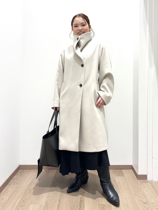 ウールモッサ2WAYスタンドカラーコート（レディース）の着用