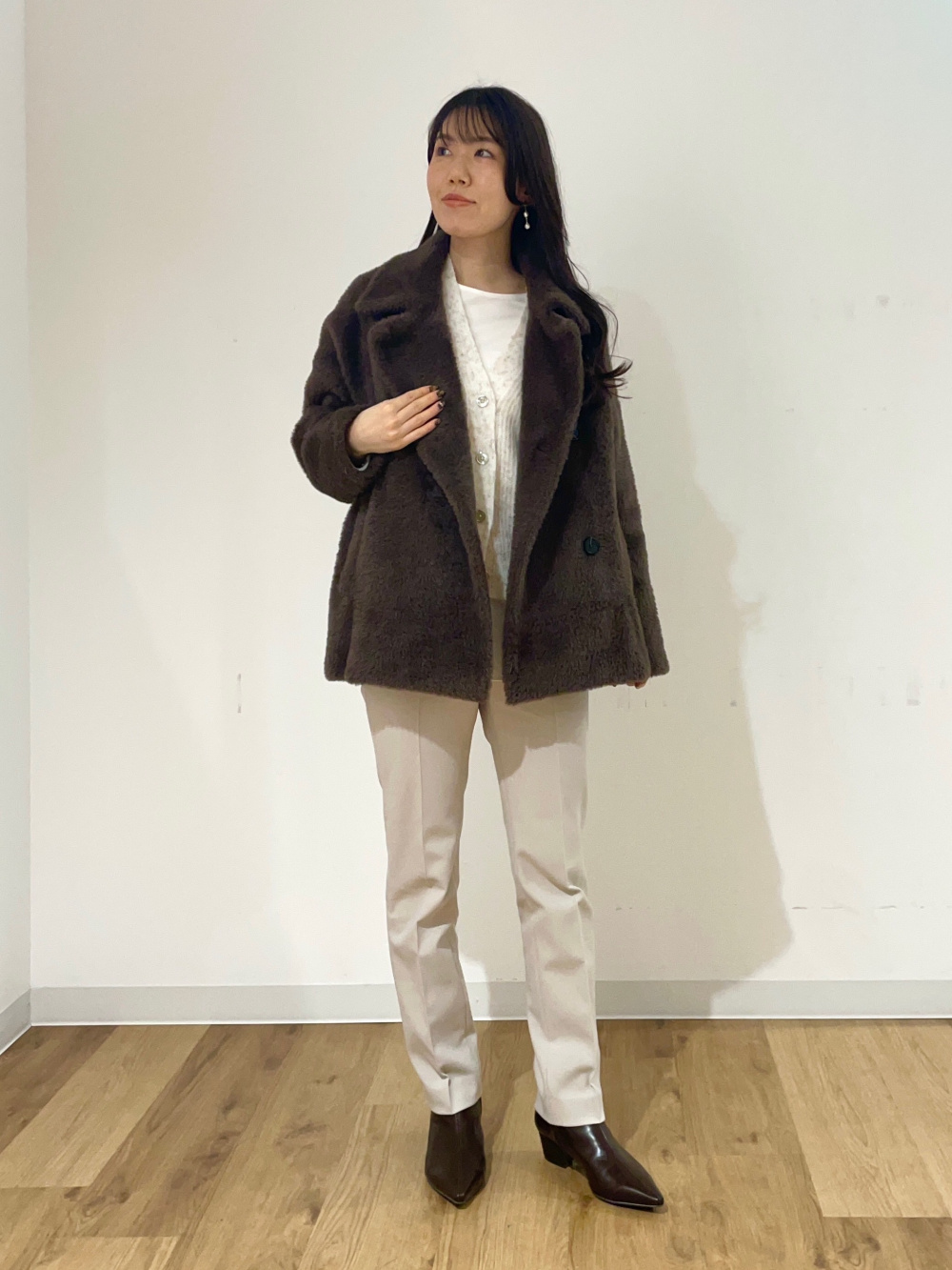 フェザーヤーンニットコート」の着用コーディネート| プラステ
