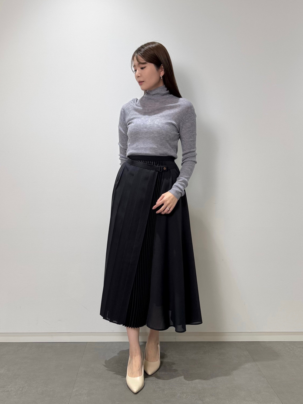 ラメシアーリブタートルネックセーター、シアープリーツラップスカート