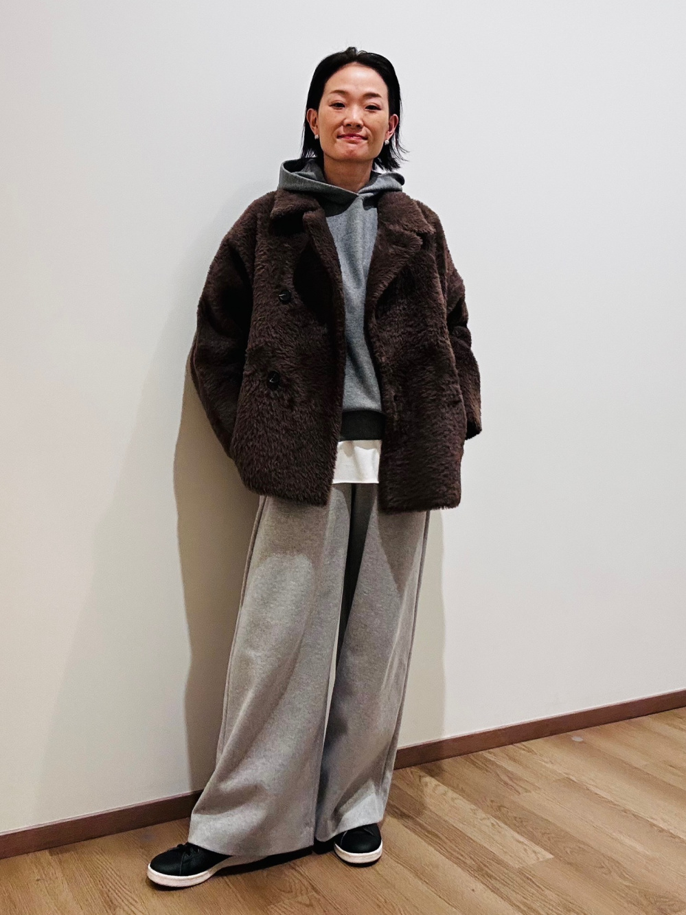 フェザーヤーンニットコート」の着用コーディネート| プラステ