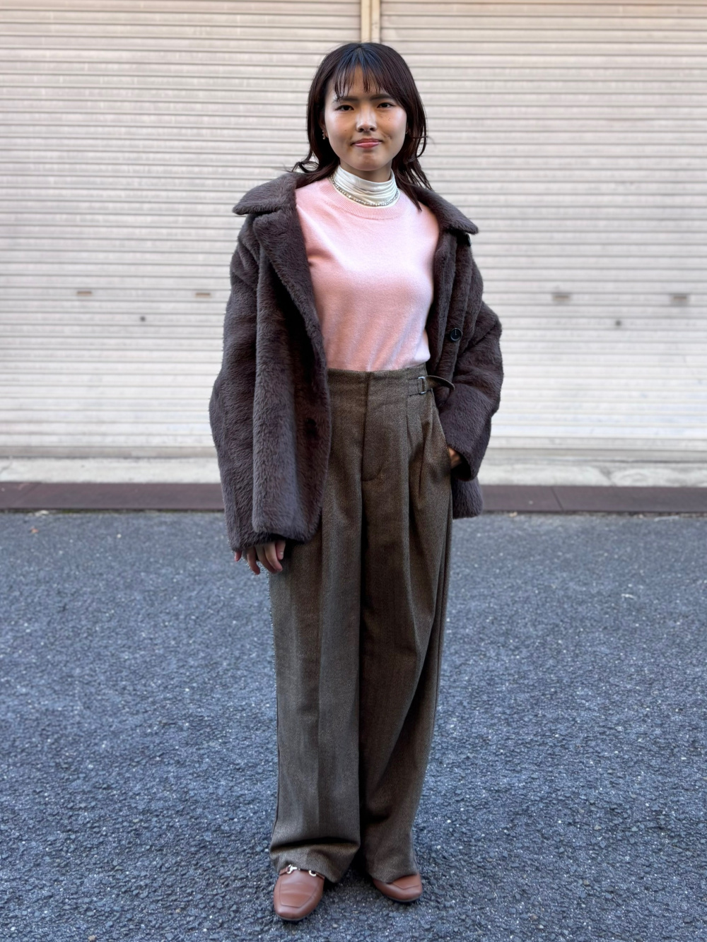 フェザーヤーンニットコート」の着用コーディネート| プラステ