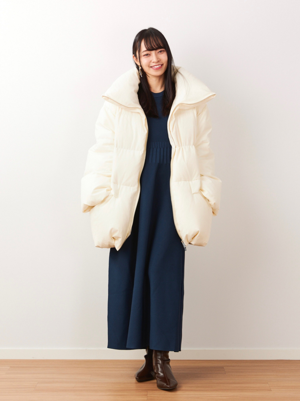 ウールブレンドオーバーサイズジャケット、ニットフレアワンピース」の