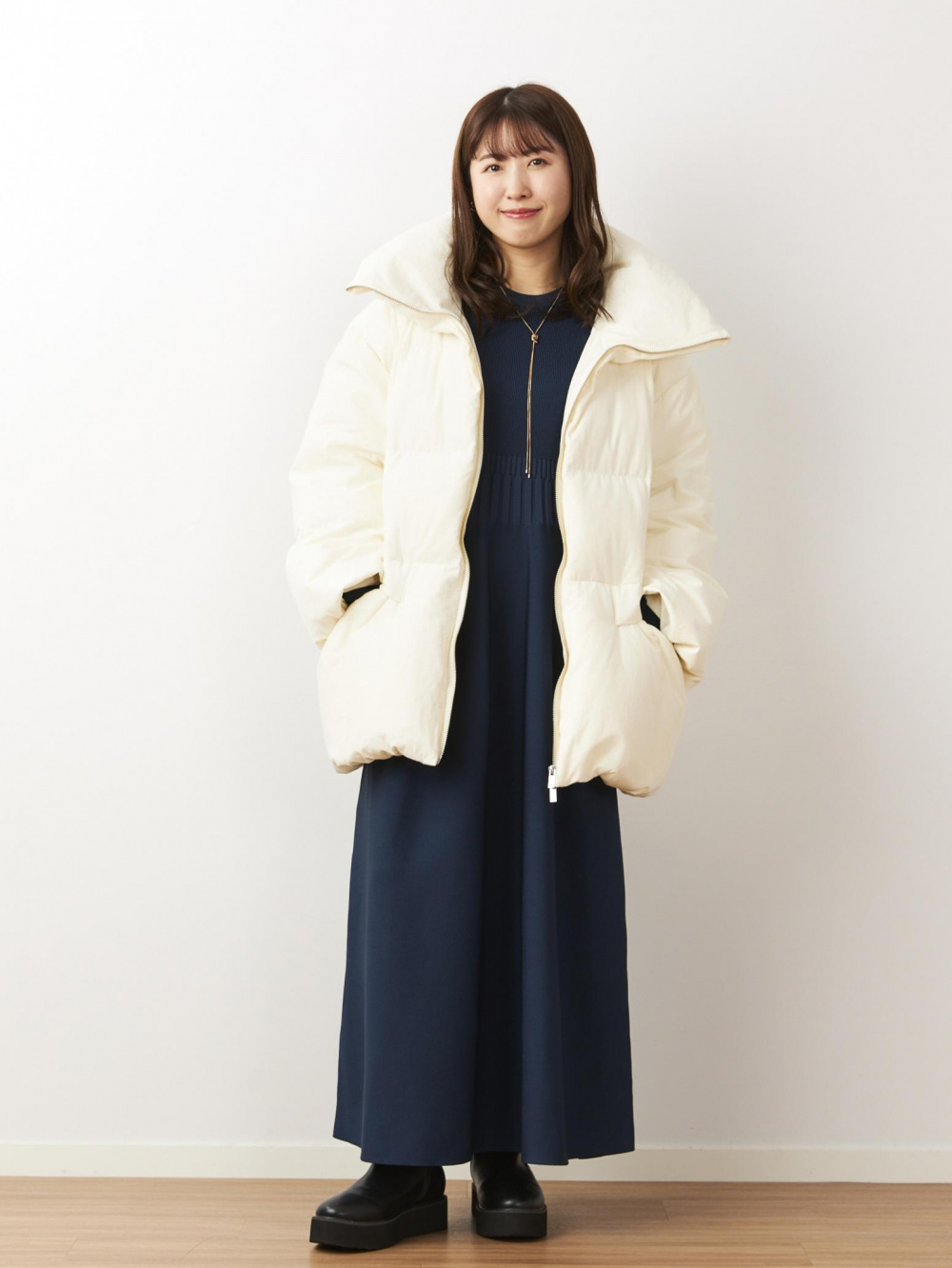 ウールブレンドオーバーサイズジャケット、ニットフレアワンピース」の