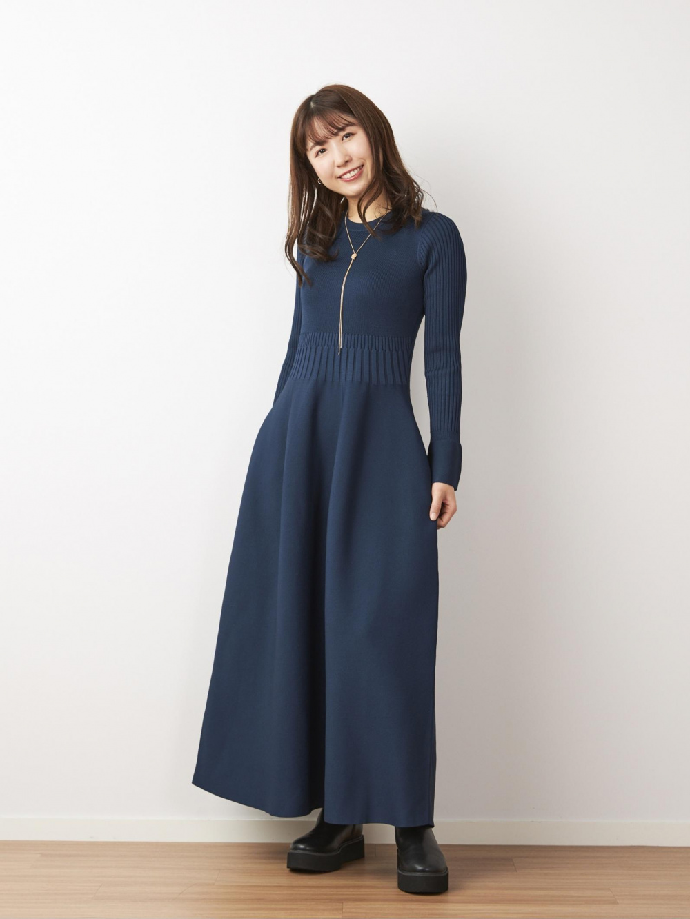 ウールブレンドオーバーサイズジャケット、ニットフレアワンピース」の