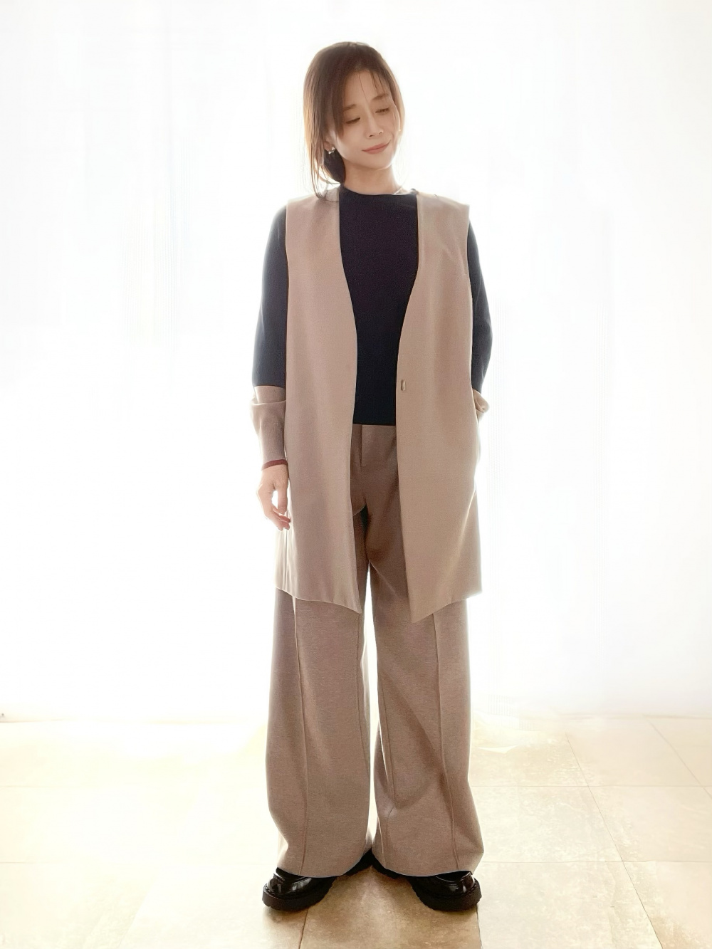 コットンブレンドノーカラーミドルジレ」の着用コーディネート| プラステ