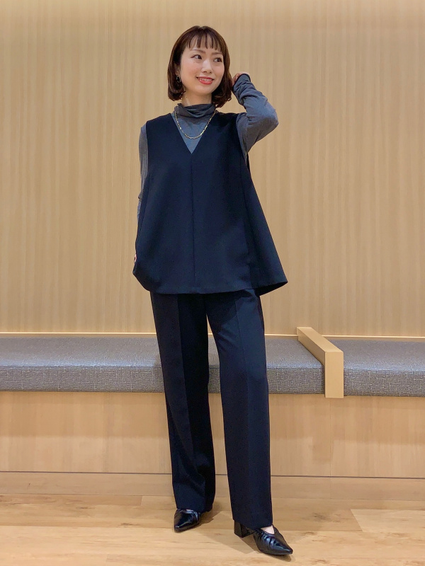 ワイドパンツ（ウォームリザーブ）、チェーンコンビショートネックレス