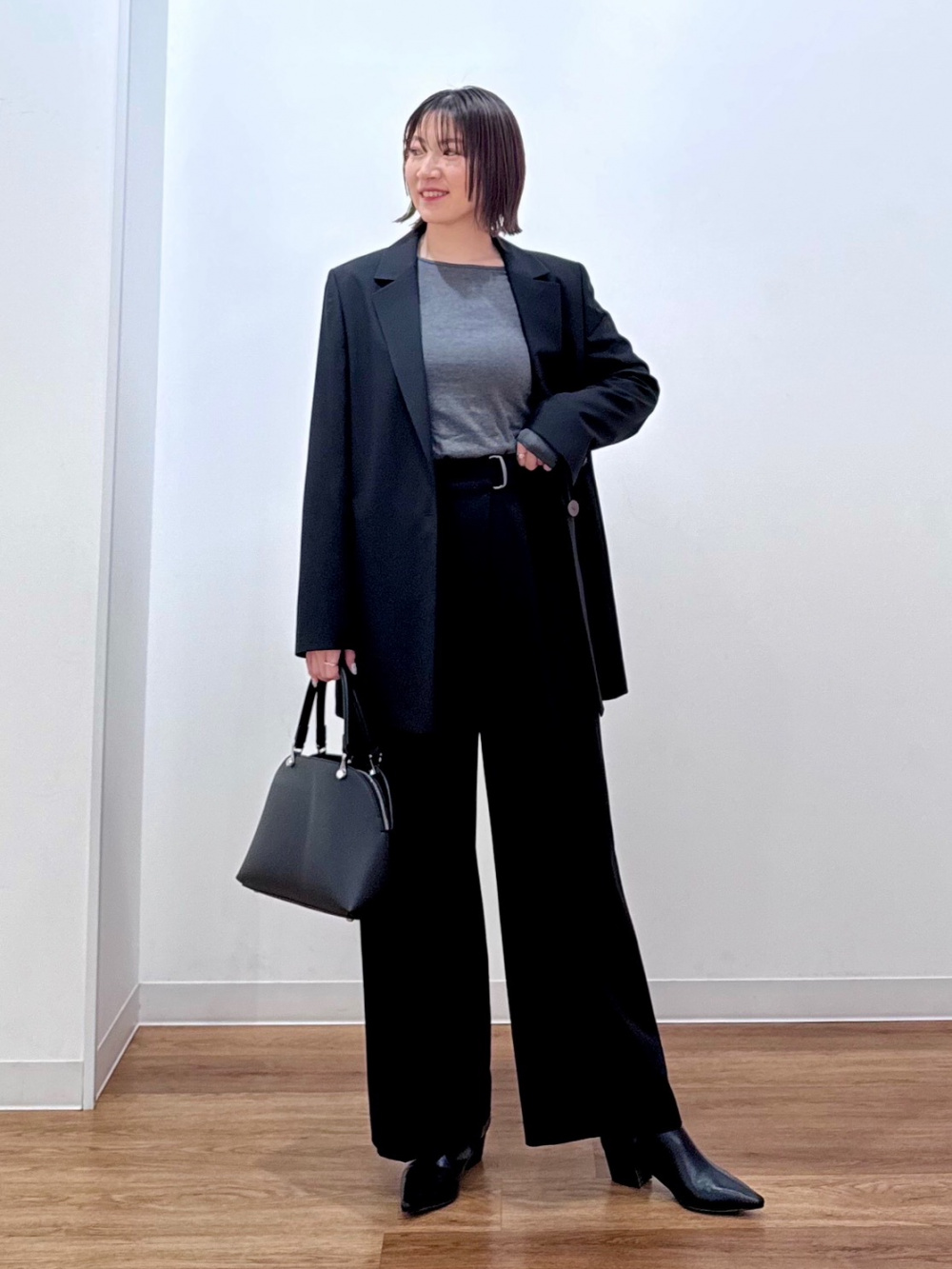 ツイードペプラムジャケット、トリアセブレンドストレートパンツ」の