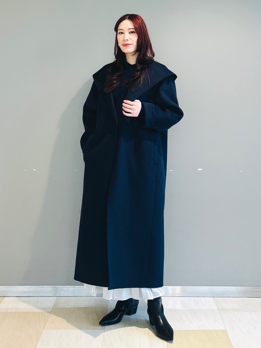 ウールブレンドリバーフーディーロングコート、タックボリューム