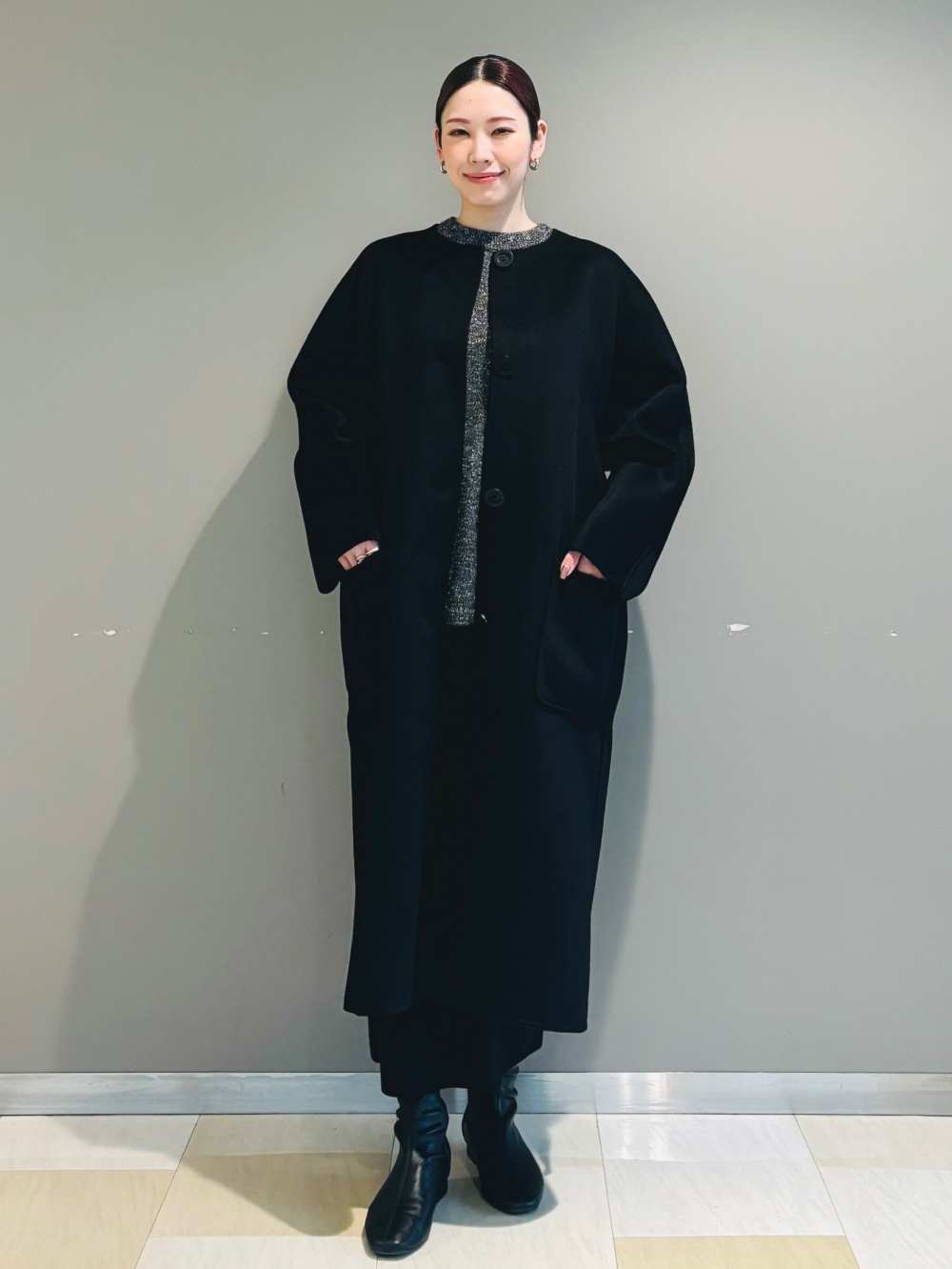 ウールブレンドリバーカラーレスロングコート、ワイドパンツ（ウォーム