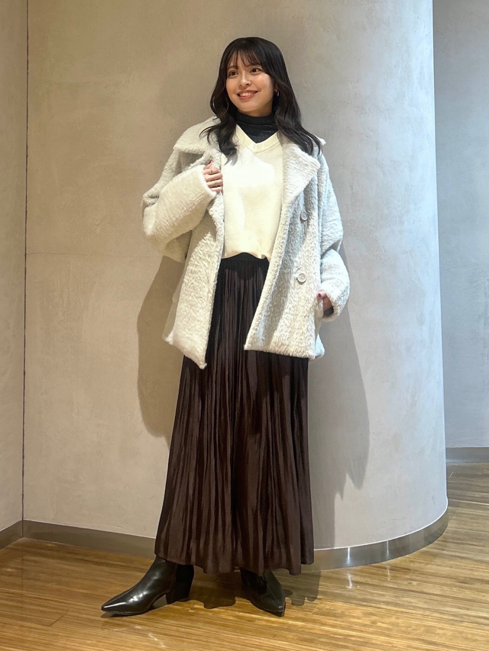 フェザーヤーンニットコート」の着用コーディネート| プラステ