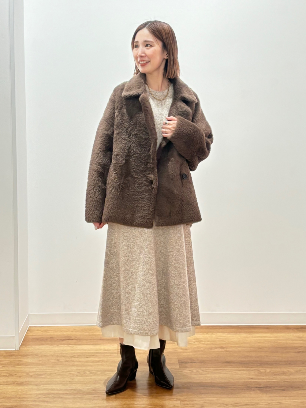 フェザーヤーンニットコート」の着用コーディネート| プラステ
