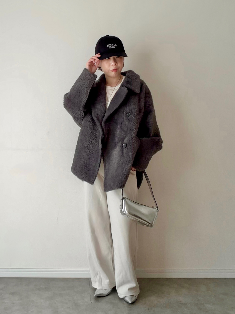 フェザーヤーンニットコート」の着用コーディネート| プラステ