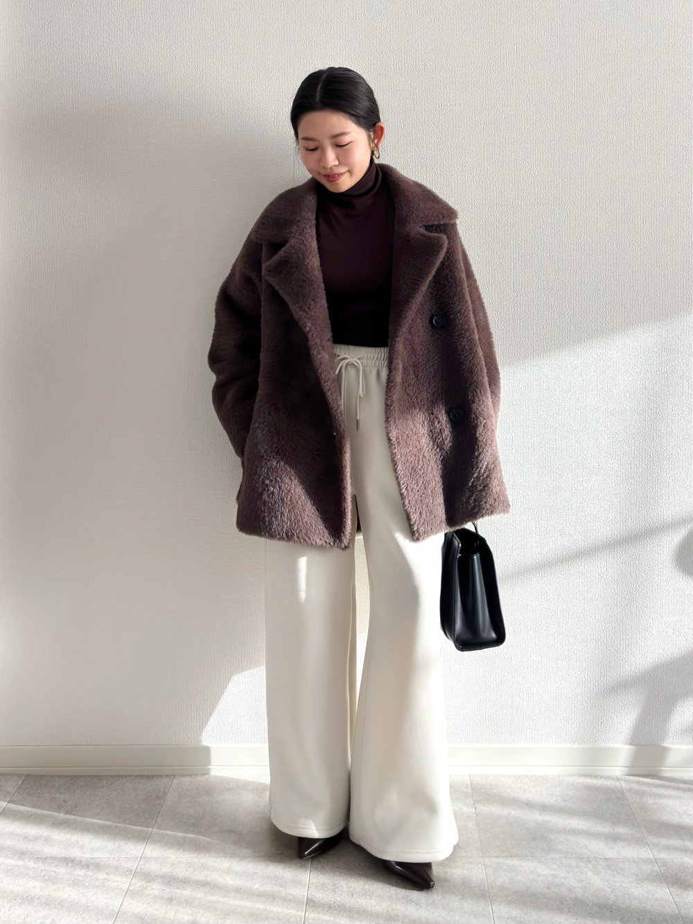 フェザーヤーンニットコート」の着用コーディネート| プラステ