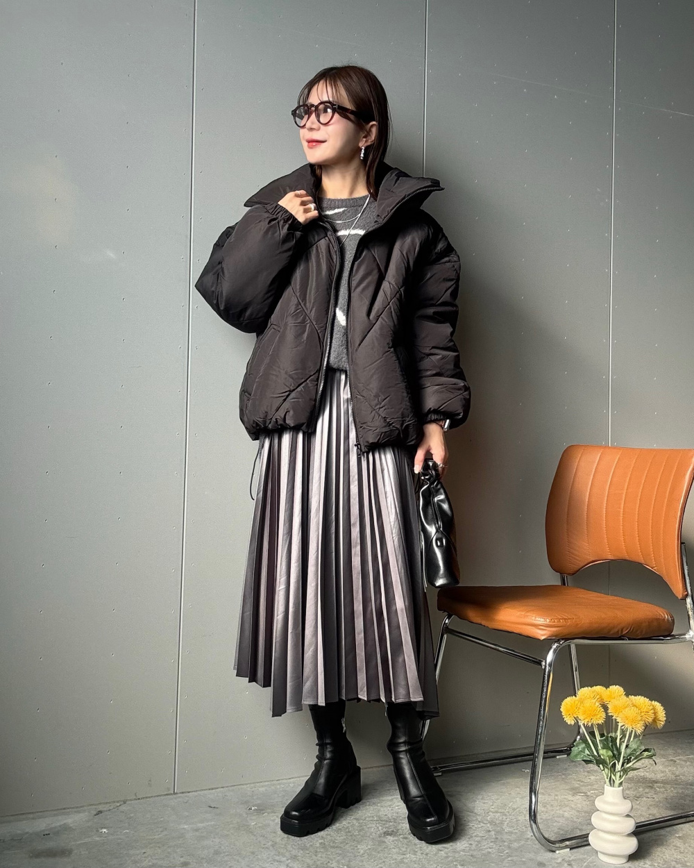 サテンイレギュラーヘムプリーツスカート」の着用コーディネート| プラステ