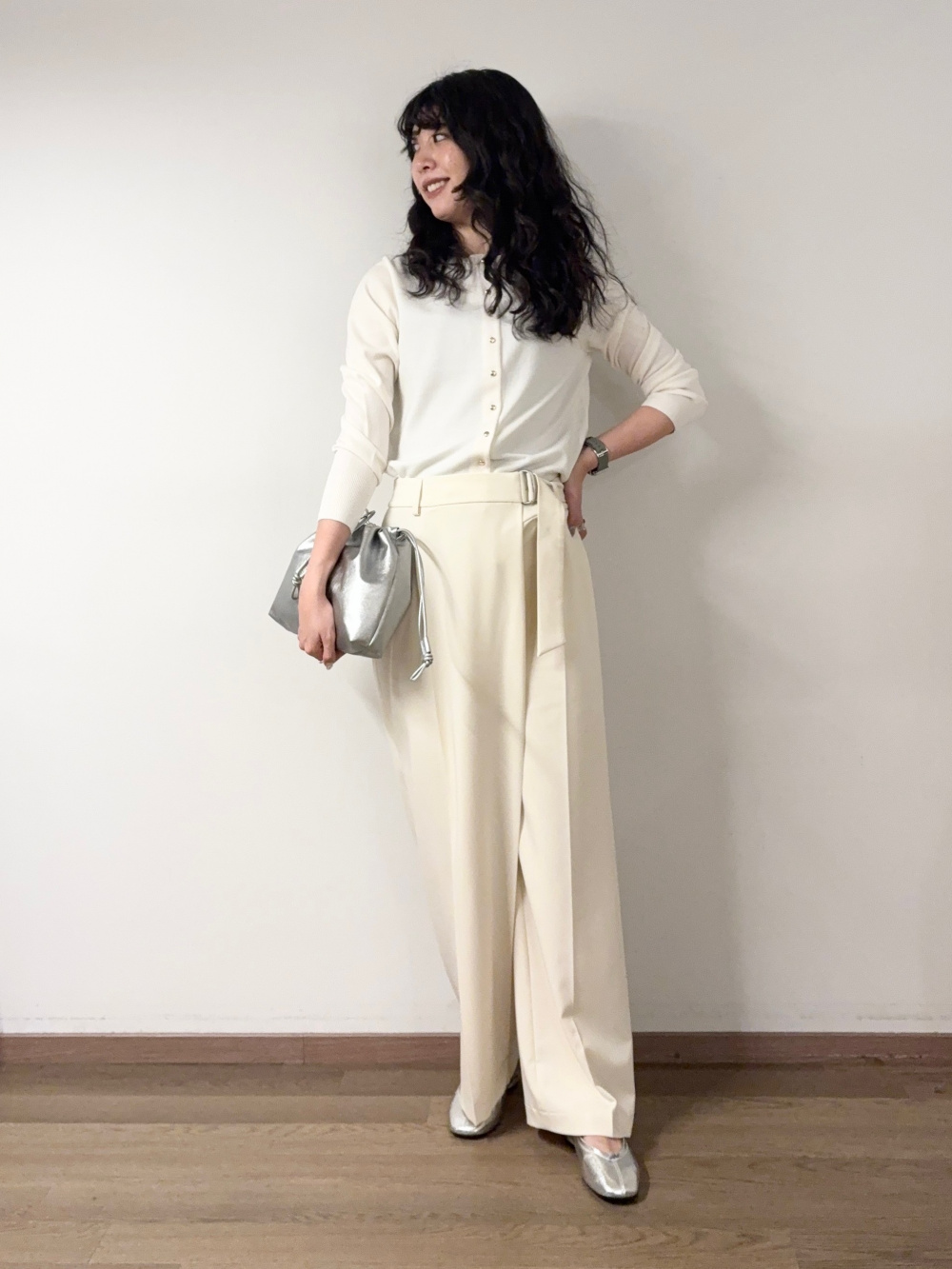 メリノウールブレンドメタルボタンカーディガン」の着用コーディネート