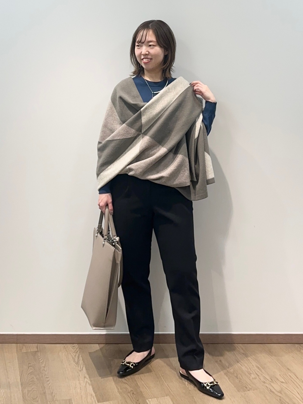 ツイードペプラムジャケット、トリアセブレンドテーパードパンツ」の