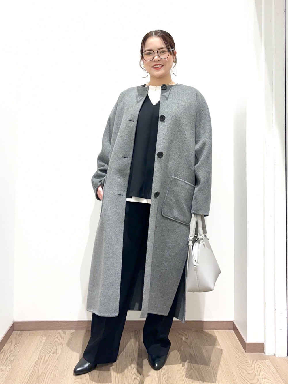 ウールブレンドリバーカラーレスロングコート、ワイドパンツ（ウォーム