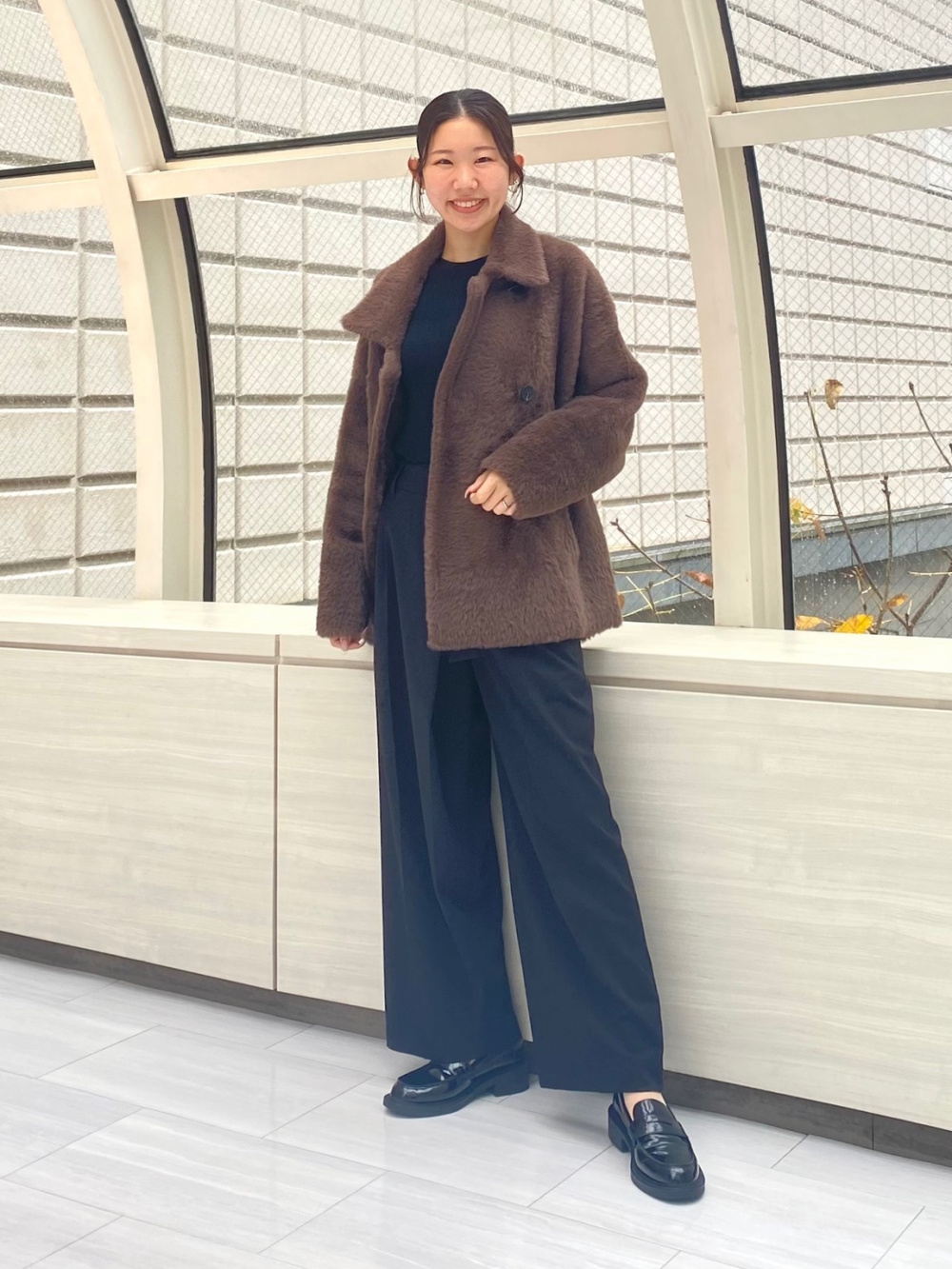 フェザーヤーンニットコート」の着用コーディネート| プラステ