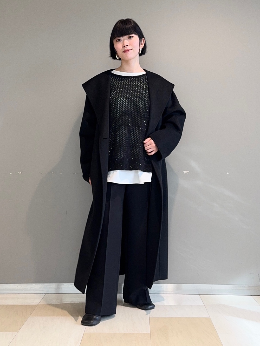 ウールブレンドリバーフーディーロングコート、タックボリューム