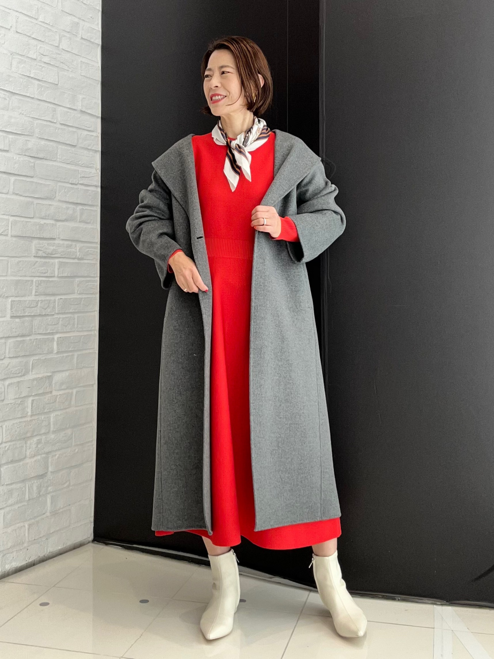 ウールブレンドリバーフーディーロングコート、タックボリューム