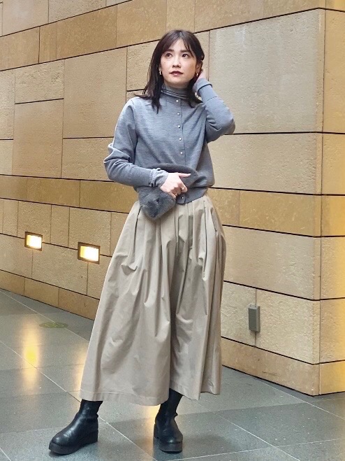 ラメシアーリブタートルネックセーター」の着用コーディネート| プラステ