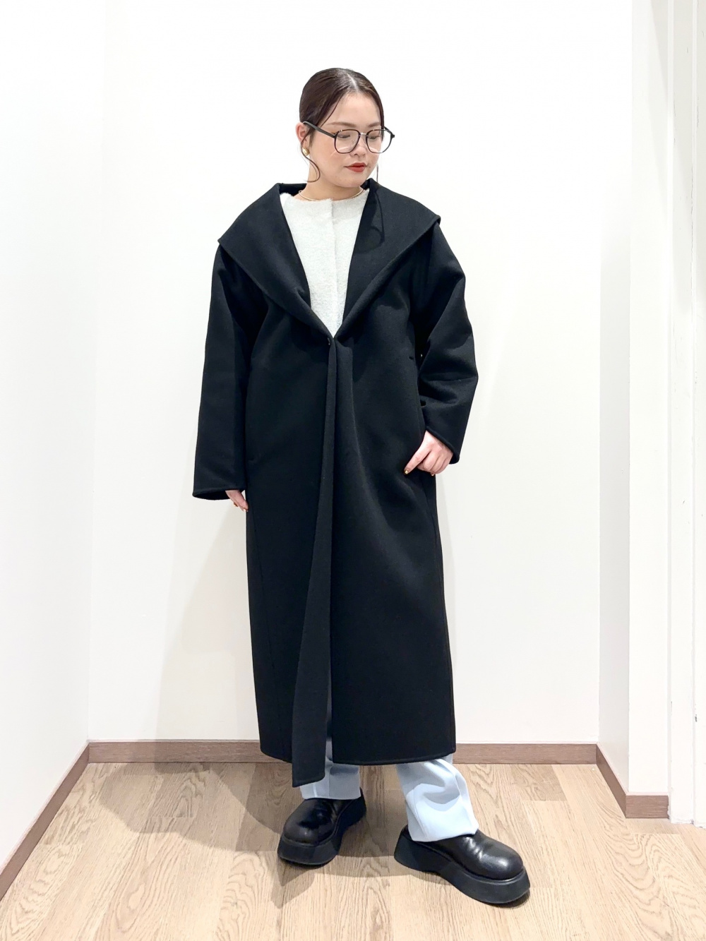 ウールブレンドリバーフーディーロングコート、タックボリューム