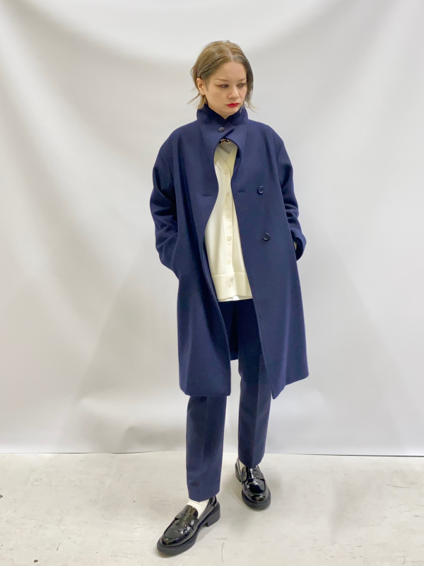 ウールモッサ2WAYスタンドカラーコート（レディース）の着用