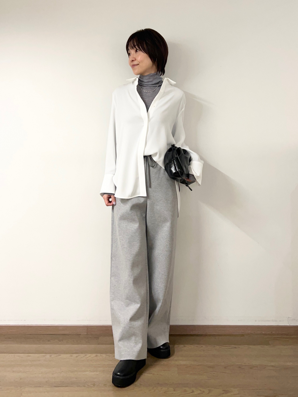 プレシャスニットメルトンイージーワイドパンツ」の着用コーディネート