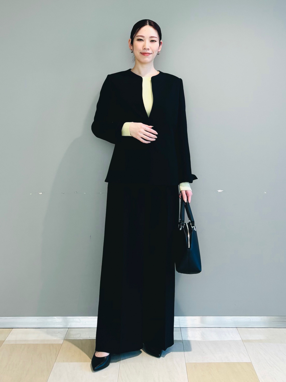 ツイードペプラムジレ、ラメリブボートネックセーター」の着用