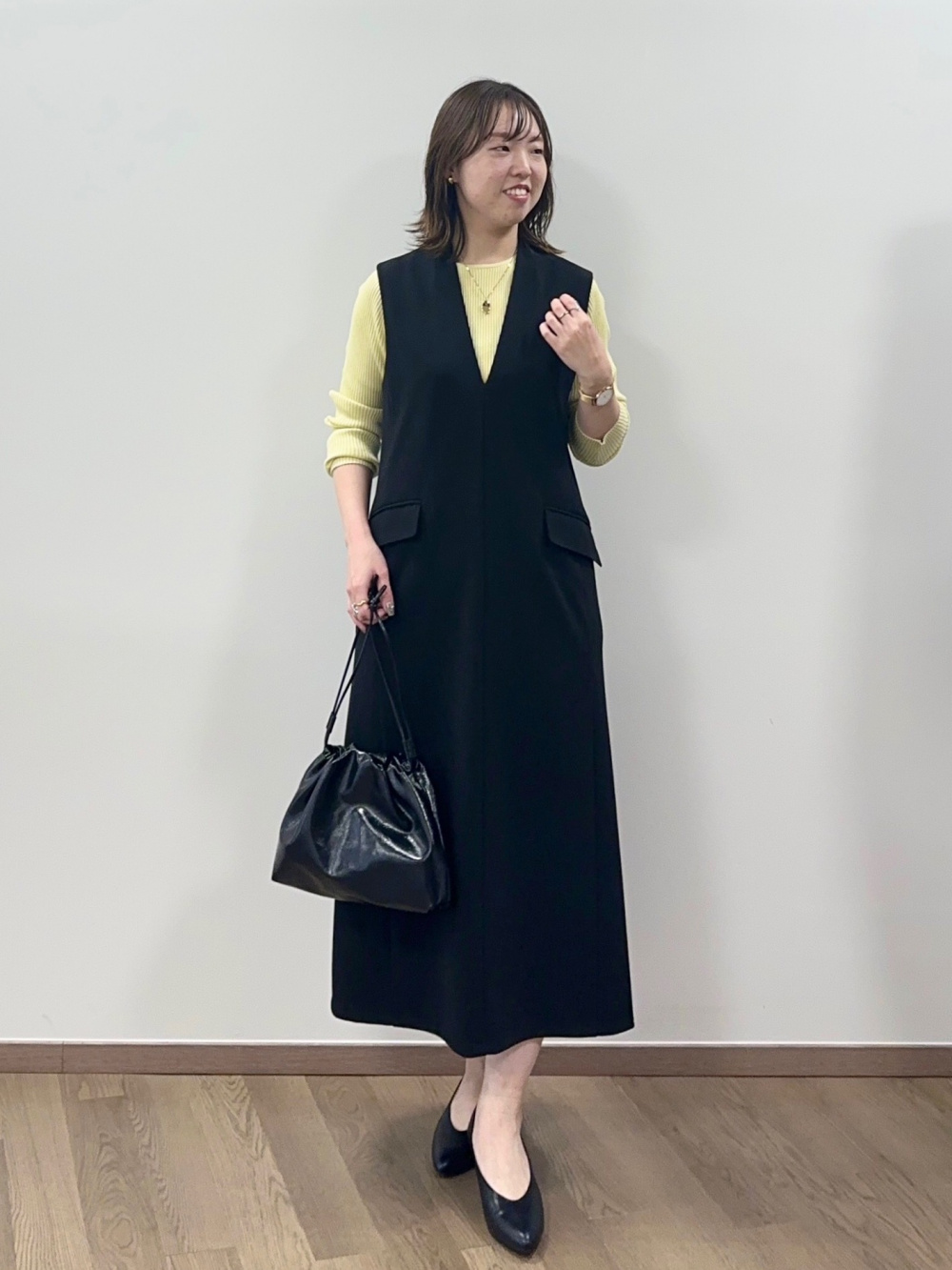 ツイードペプラムジレ、ラメリブボートネックセーター」の着用