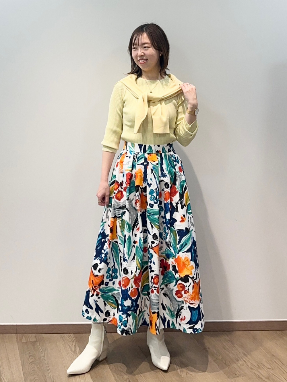 フラワープリントボリュームタックフレアスカート」の着用